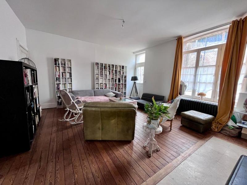 Maison - 240 m² - 7 pièces