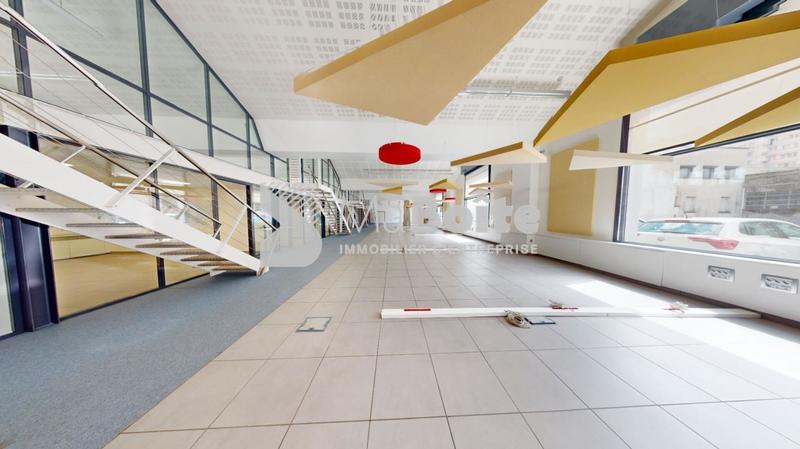 Local d'activités - 1 670 m²