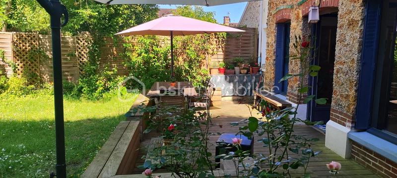 Demeure - 215 m² - 9 pièces