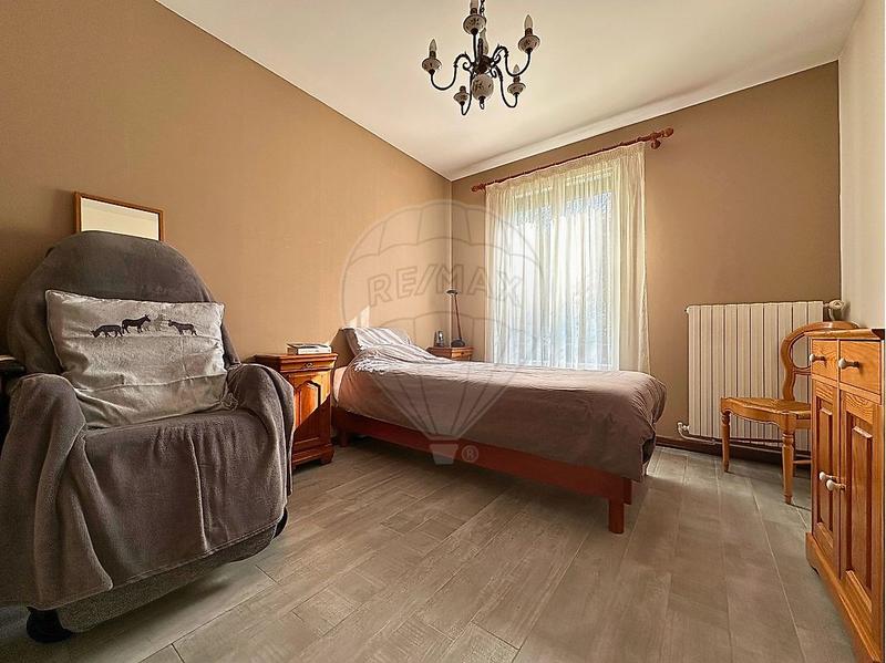 Demeure - 239 m² - 10 pièces