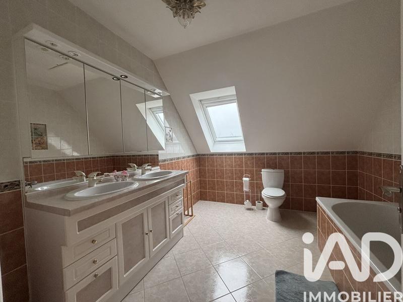 Maison - 180 m² - 8 pièces