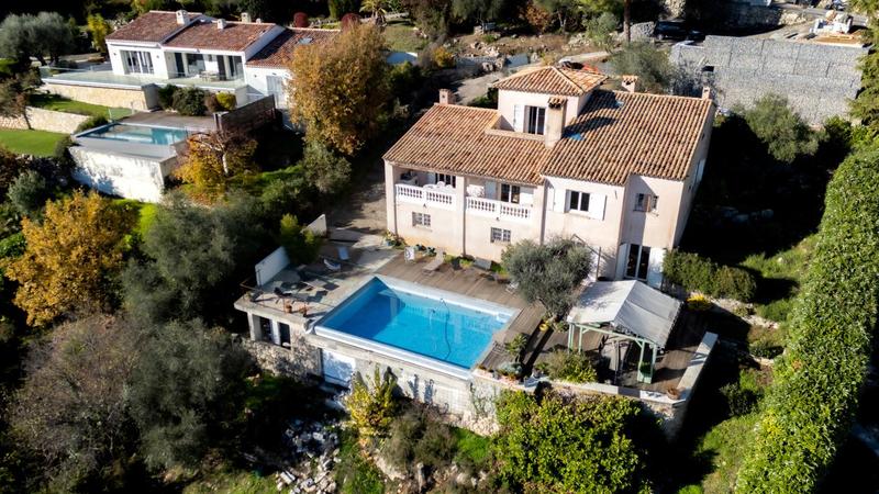 Maison - 210 m² - 7 pièces