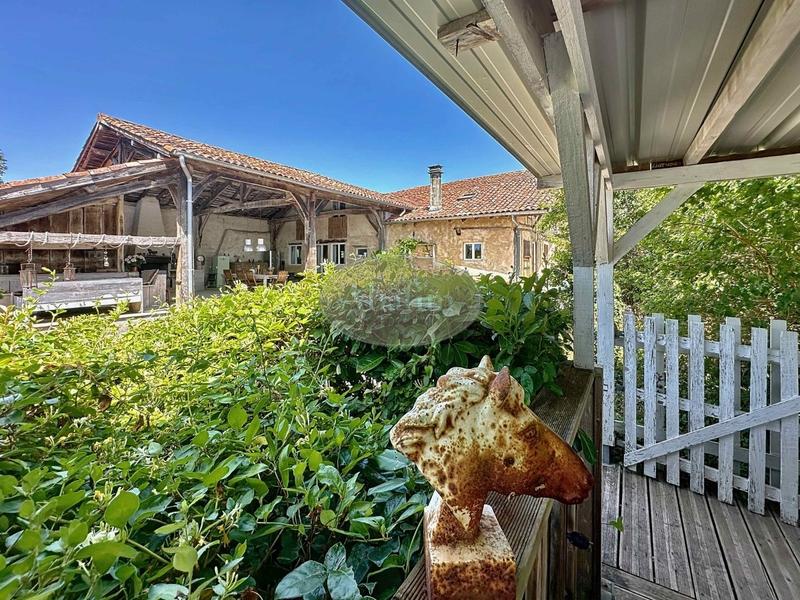 Maison - 260 m² - 8 pièces