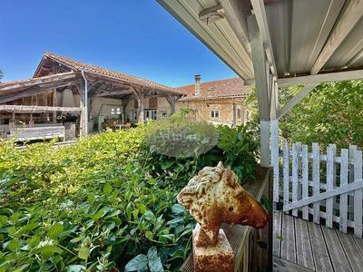 Maison - 260 m² - 8 pièces