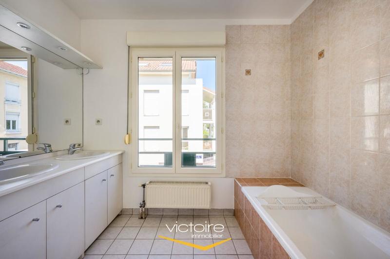 Appartement - 123 m² - 7 pièces