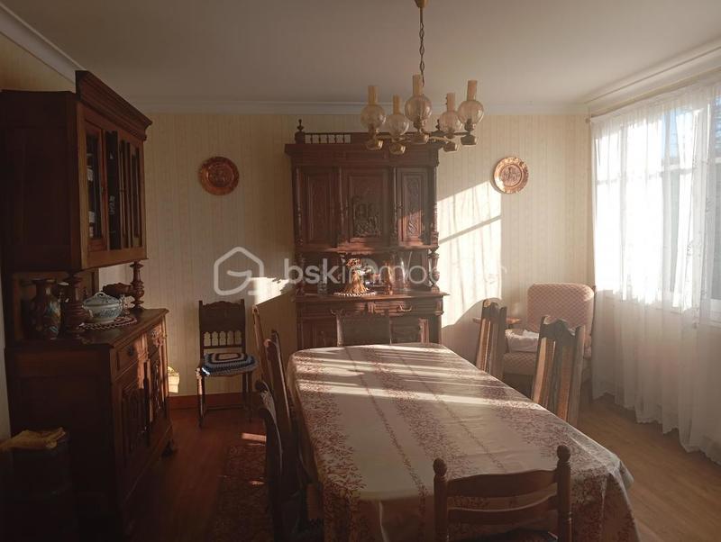 Maison traditionnelle - 97 m² - 6 pièces