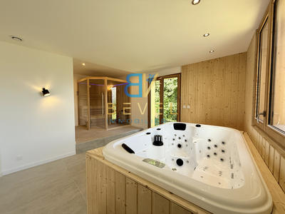 Châlet - 329 m² - 13 pièces