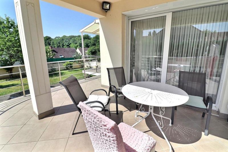 Maison - 240 m² - 7 pièces