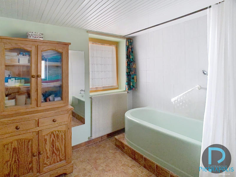 Maison - 201 m² - 8 pièces