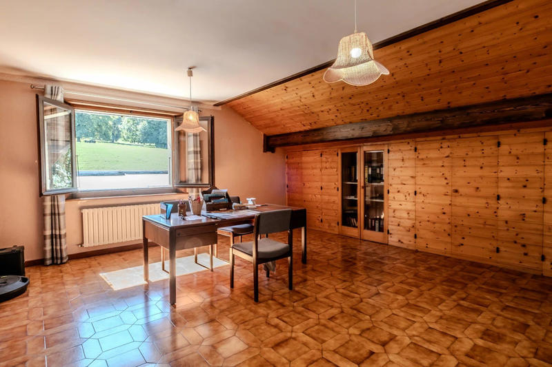 Maison - 300 m² - 8 pièces