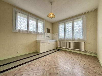 Maison traditionnelle - 121 m² - 7 pièces