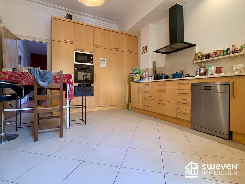 Maison - 320 m² - 8 pièces