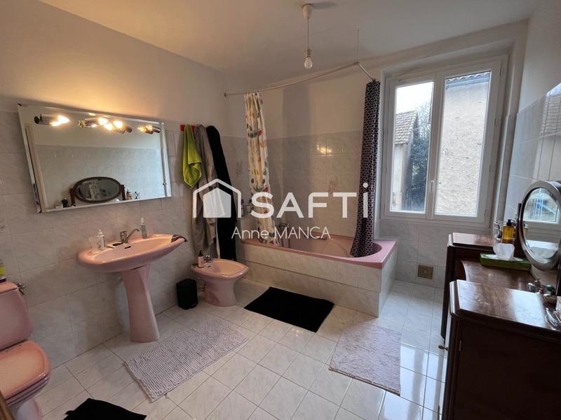 Maison - 220 m² - 7 pièces