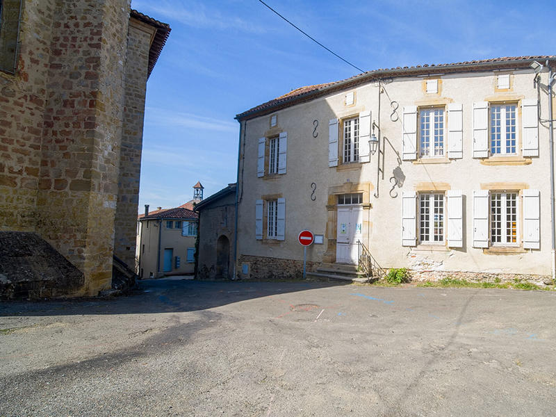 Maison - 247 m² - 4 pièces