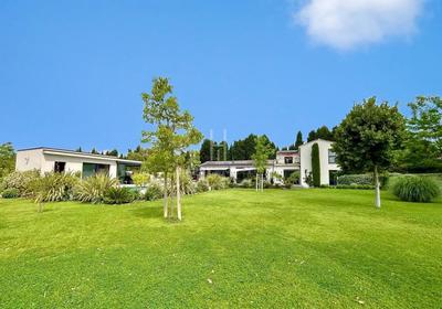 Propriété - 260 m² - 7 pièces