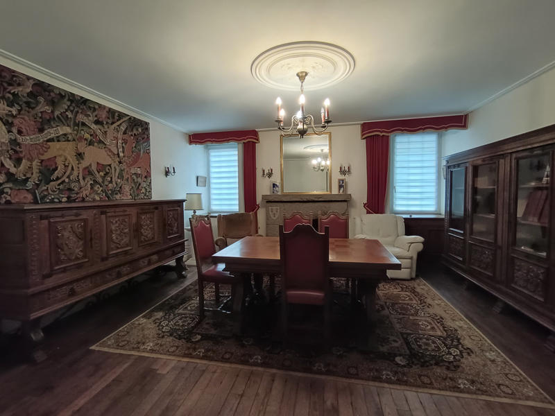 Maison - 180 m² - 8 pièces