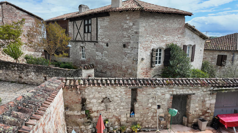 Maison - 208 m² - 9 pièces