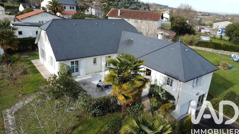 Maison - 230 m² - 7 pièces