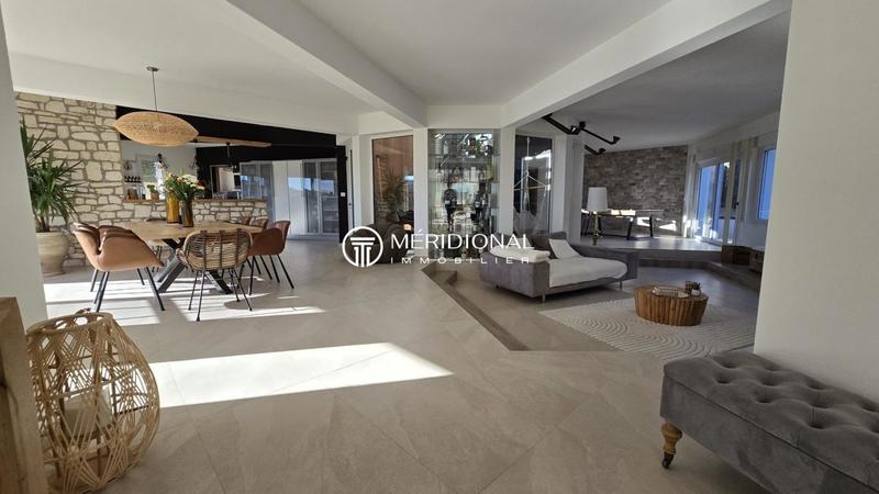 Maison - 460 m² - 6 pièces