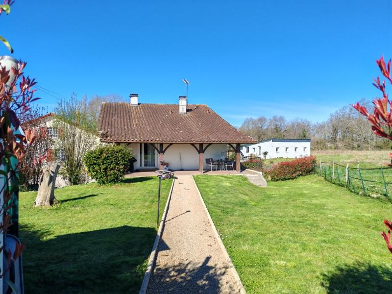 Maison - 263 m² - 12 pièces