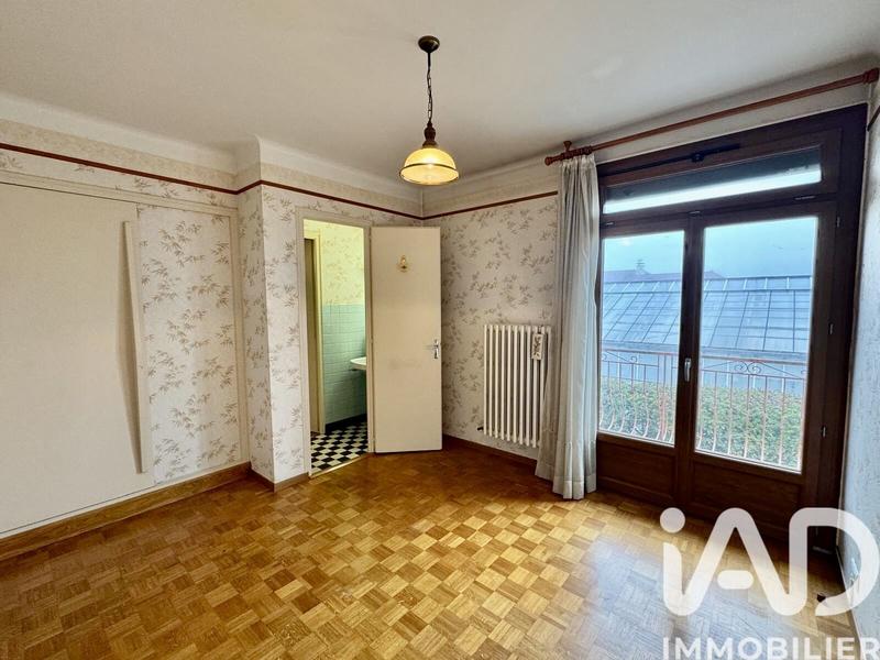 Maison - 210 m² - 10 pièces