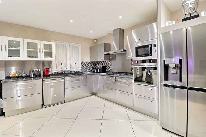 Maison - 268 m² - 10 pièces