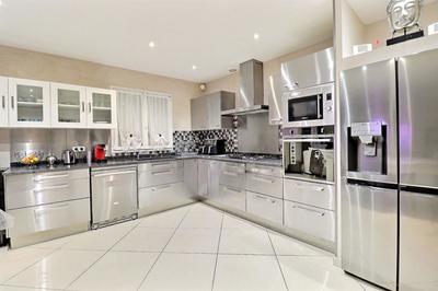 Maison - 268 m² - 10 pièces