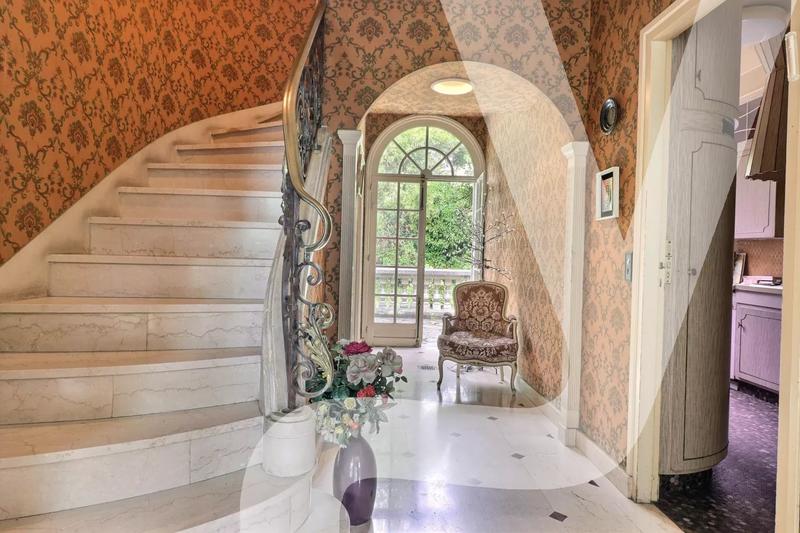 Maison de ville - 325 m² - 11 pièces