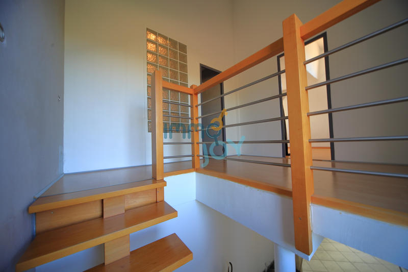 Maison - 216 m² - 8 pièces