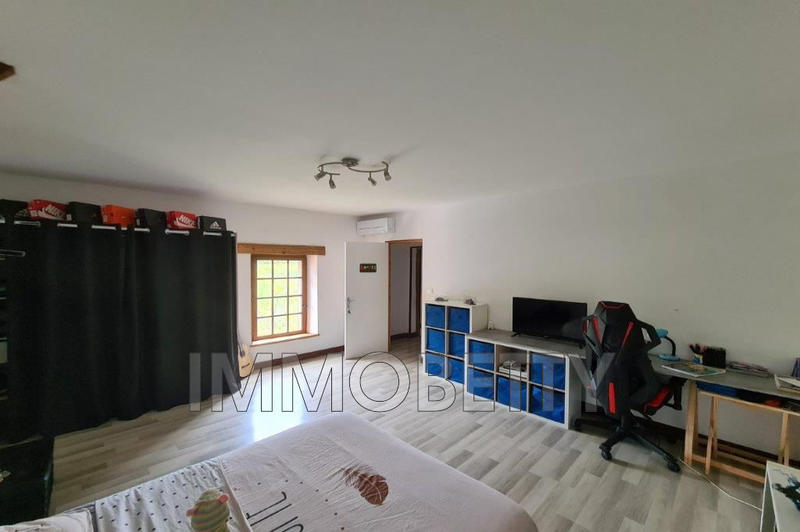 Maison - 225 m² - 8 pièces