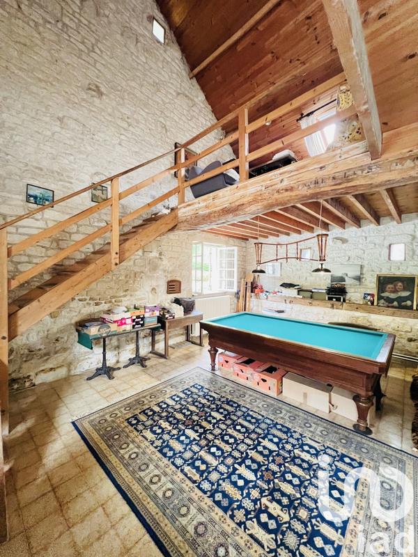 Maison - 275 m² - 9 pièces