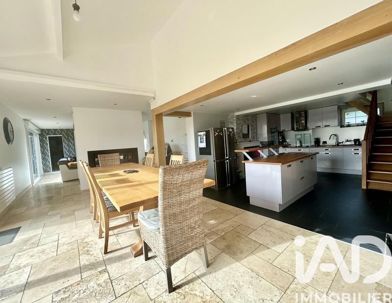 Maison - 242 m² - 7 pièces