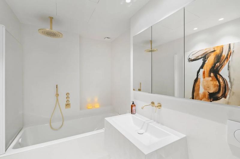 Appartement - 246 m² - 5 pièces