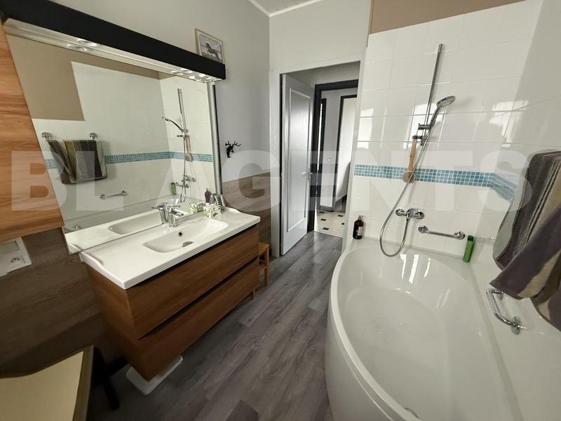 Maison traditionnelle - 85 m² - 4 pièces