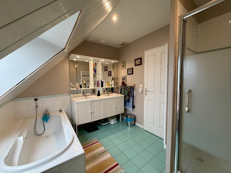 Maison - 137 m² - 7 pièces