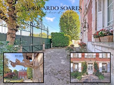 Demeure - 278 m² - 11 pièces