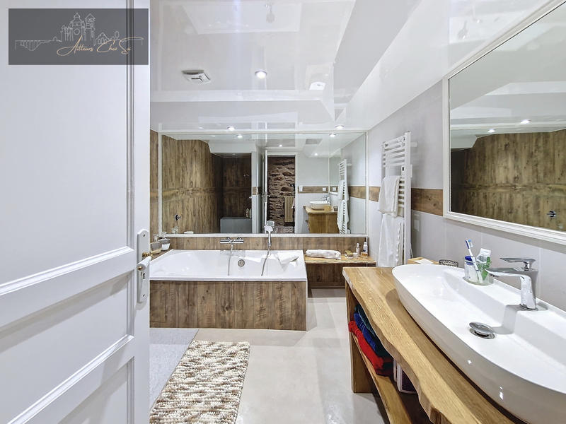 Maison - 272 m² - 6 pièces