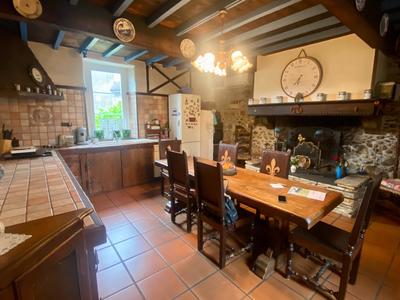 Maison - 270 m² - 7 pièces