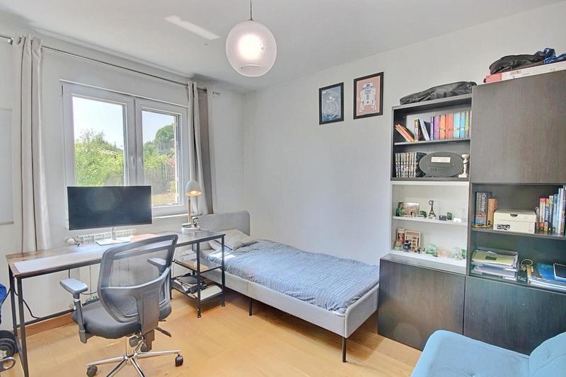 Villa - 1 365 m² - 5 pièces