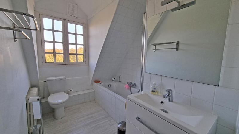 Maison - 242 m² - 11 pièces