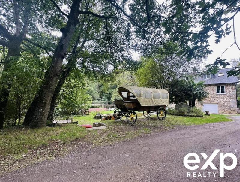 Moulin - 309 m² - 8 pièces