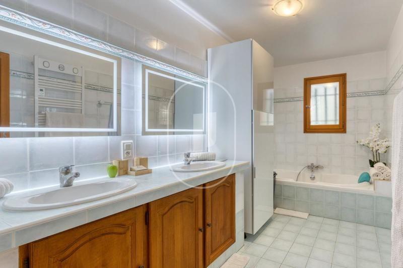 Villa - 204 m² - 6 pièces