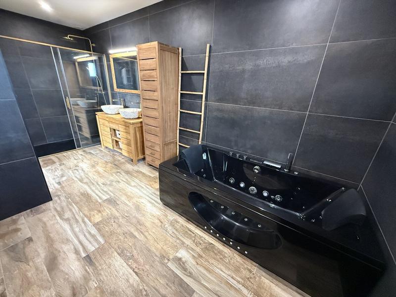 Villa - 293 m² - 8 pièces