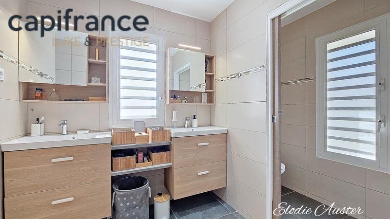 Propriété - 305 m² - 7 pièces