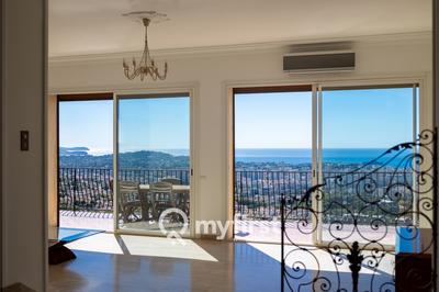 Maison - 270 m² - 8 pièces