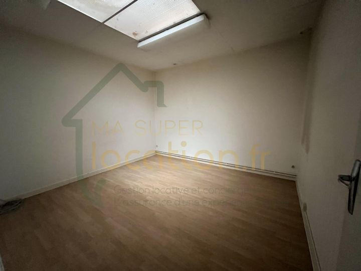 Local commercial - 369 m² - 2 pièces