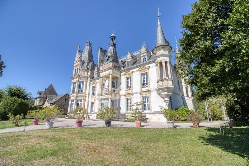 Château - 660 m² - 12 pièces