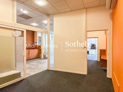 Local d'activités - 317 m²