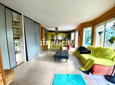 Maison - 235 m² - 7 pièces