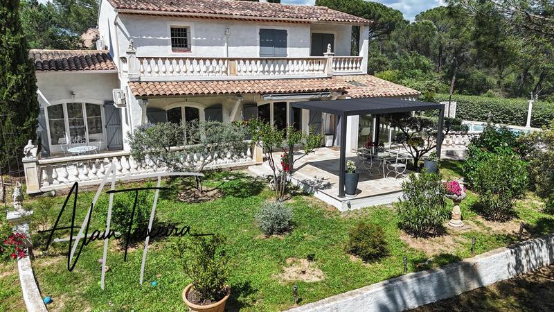 Maison - 160 m² - 8 pièces